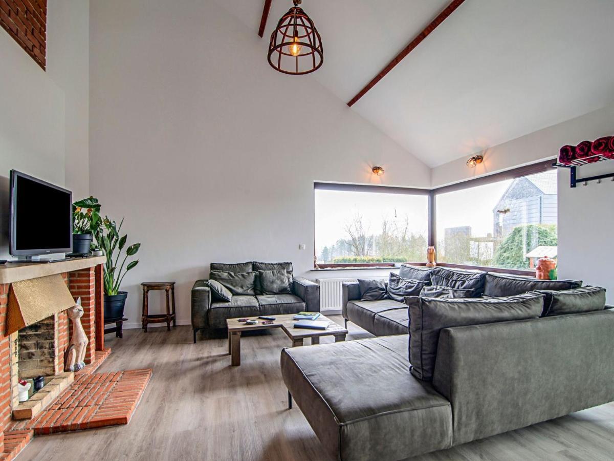 Beautiful And Spacious Holiday Home With P Tanque Court And Countryside Views Somme-Leuze Exteriör bild