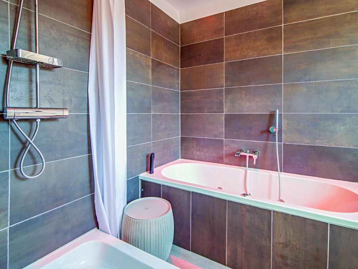 Beautiful And Spacious Holiday Home With P Tanque Court And Countryside Views Somme-Leuze Exteriör bild